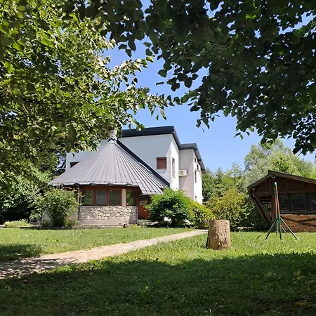 Nyaraló Tisina